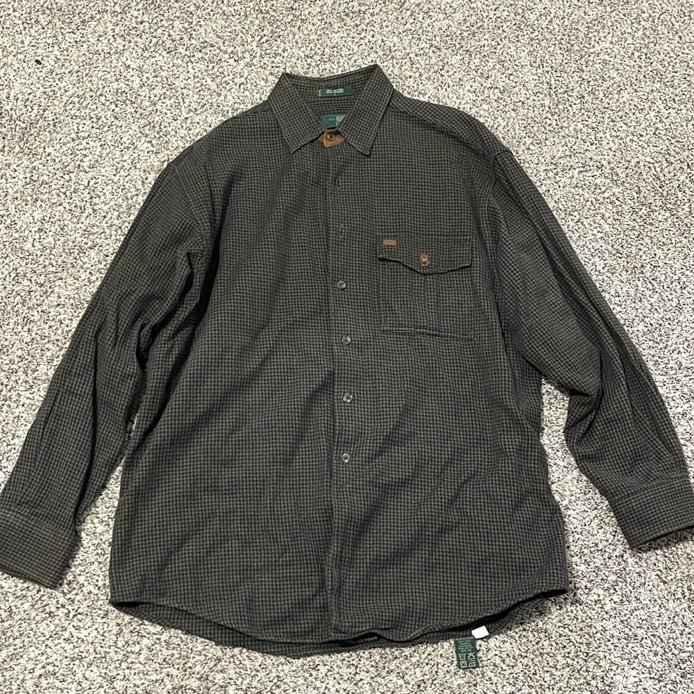 Orvis men’s size large button down shirt with leather details